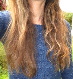 droite-huile-amande-eau-froisse-cheveux