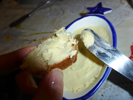 UNE- beurre fait maison après 10 min au frigo, beurre ferme
