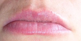 Lèvres hydratées au stick vanille Benecos.JPG