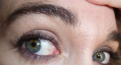 Maquillage yeux crayon noir Benecos.JPG